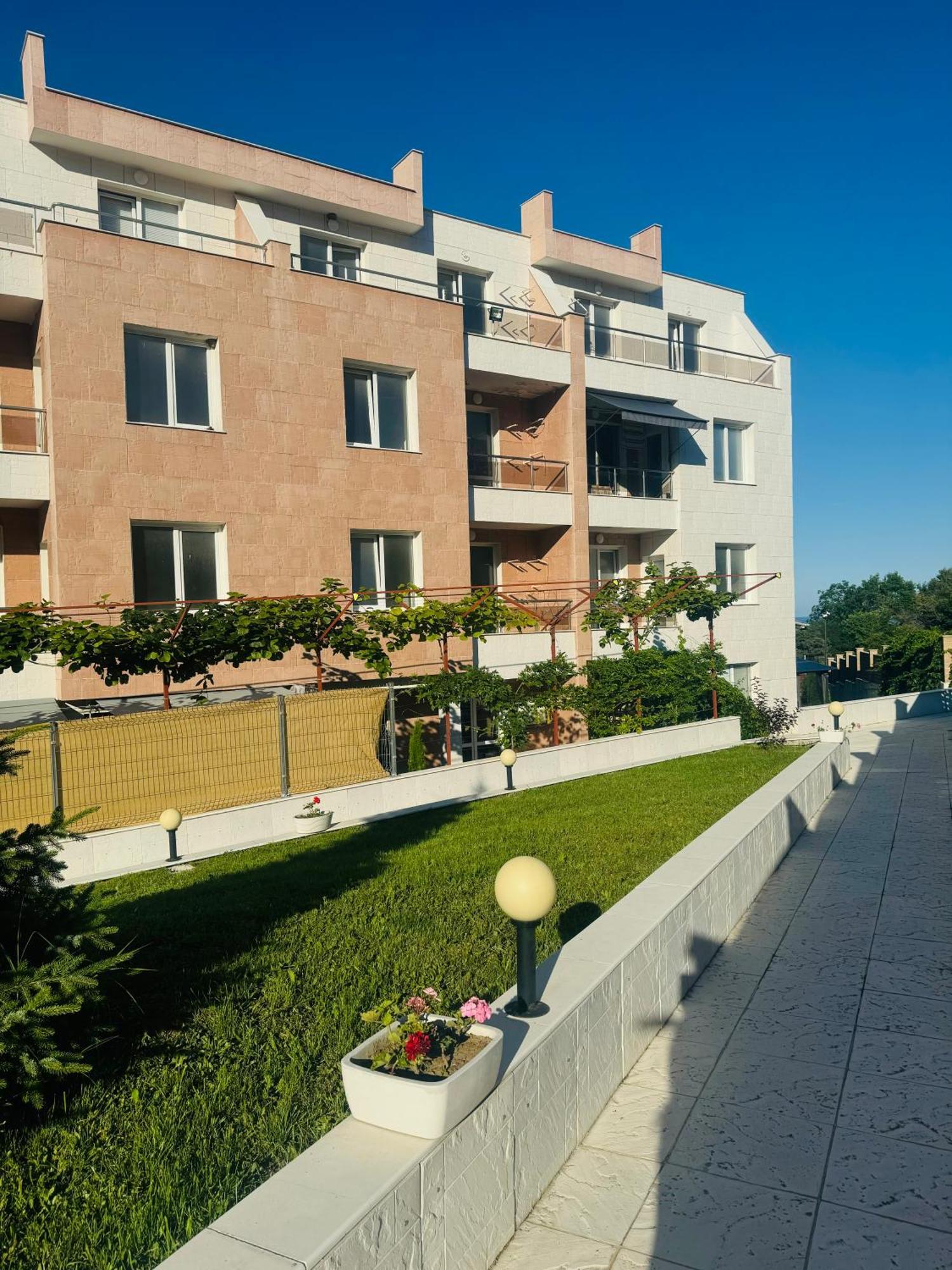 Apartament Kiwi Gardens Bjała Zewnętrze zdjęcie