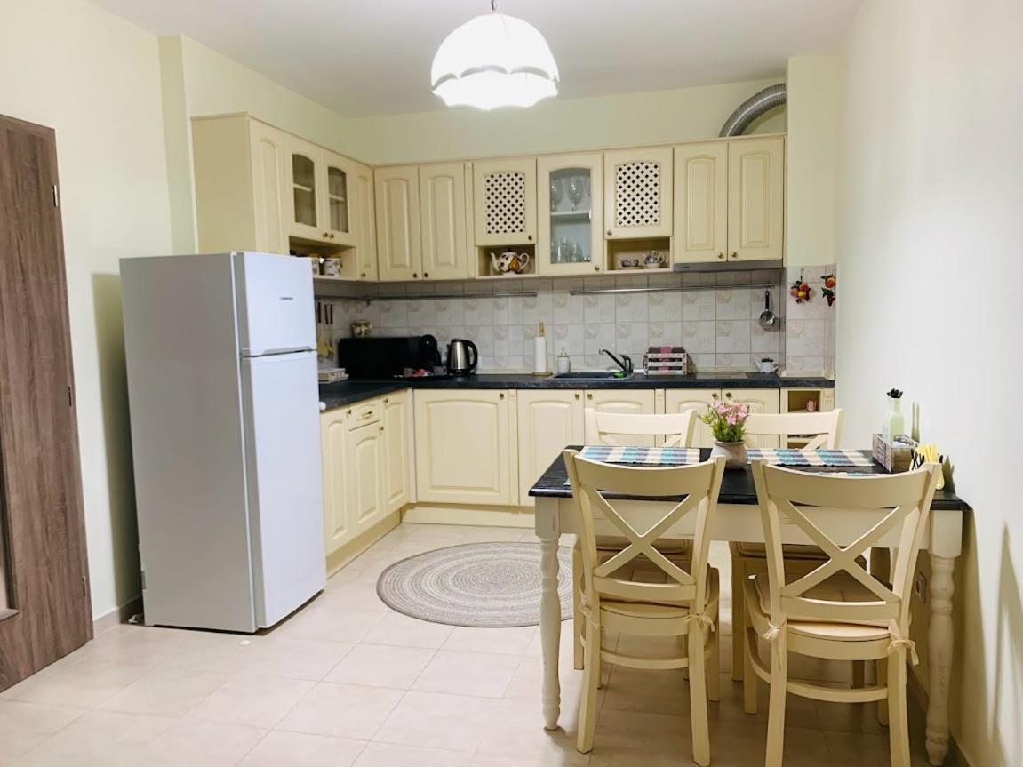 Apartament Kiwi Gardens Bjała Zewnętrze zdjęcie